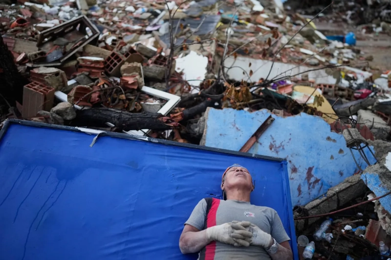 Venezuela quake survivor pulled out alive after eight days