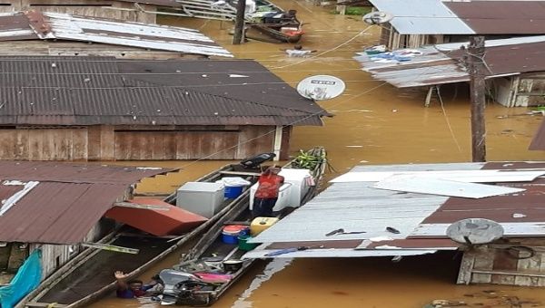 salt media - More than 20 residents in despair after floods invaded ...