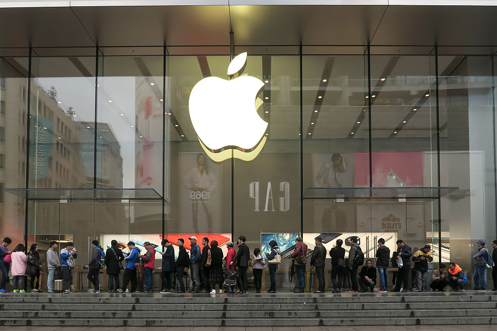 Apple warns coronavirus will hurt iPhones supplies 