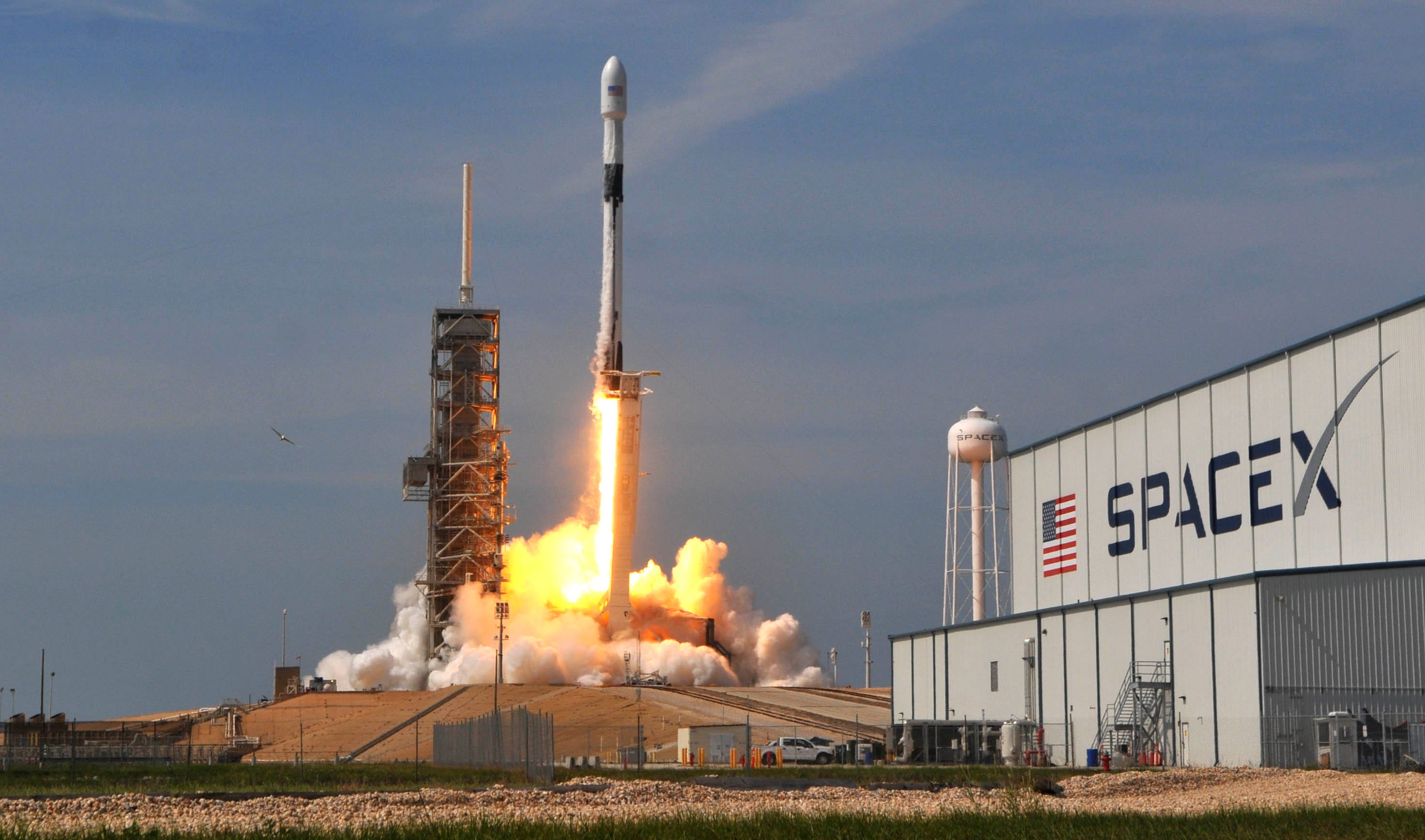 SpaceX wants to beam internet across the southern U.S. by late 2020